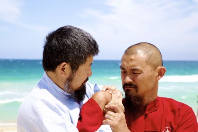 2015年陈中华和萧剑文在澳洲帕斯斯嘎巴露海滩拳照