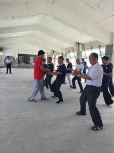 大青山李晓辉教练指导拳友基本功（拧毛巾）