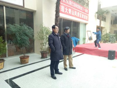 马维强书记（左）与陈中华老师观看十三式表演